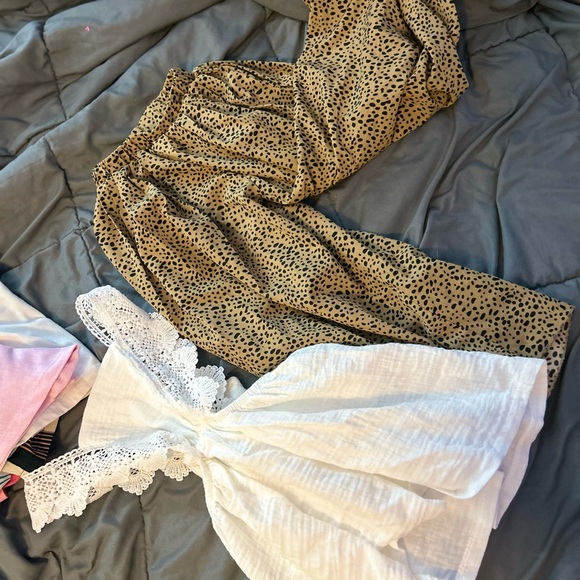 Blue Ruffle Top and Patterned Pants Set - Picture 5 of 7